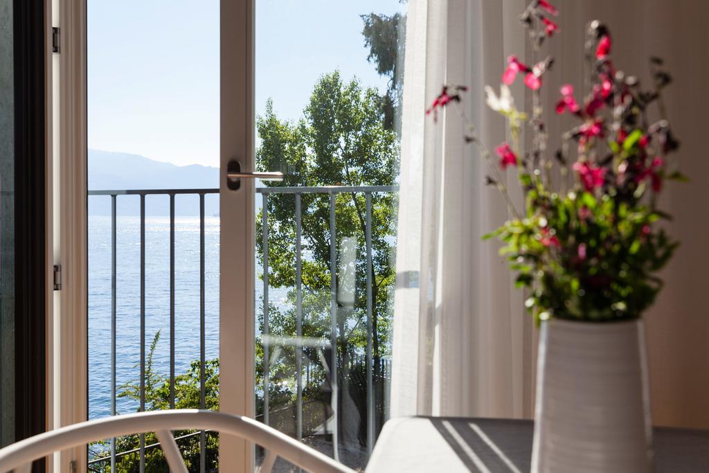 Suite with Lake View,407483055:JPEG